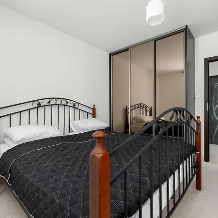 Wyjatkowy Z Parkingiem & Balkonem Z Widokiem By Renters Apartmán *