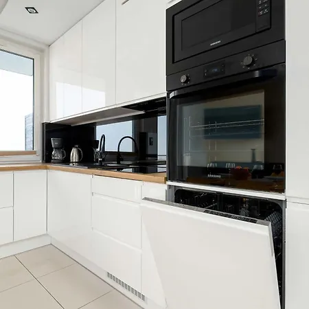Apartmán Wyjatkowy Z Parkingiem & Balkonem Z Widokiem By Renters