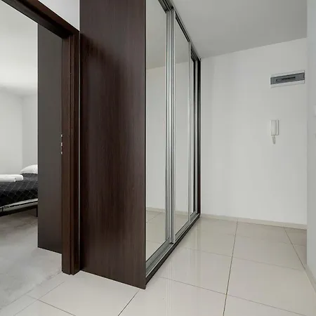 Apartmán Wyjatkowy Z Parkingiem & Balkonem Z Widokiem By Renters *